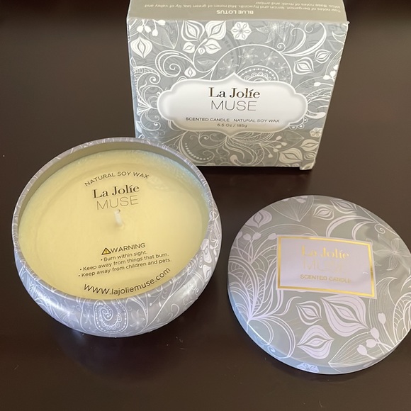New! La Jolie Muse Blue Lotus Candle - Picture 4 of 7